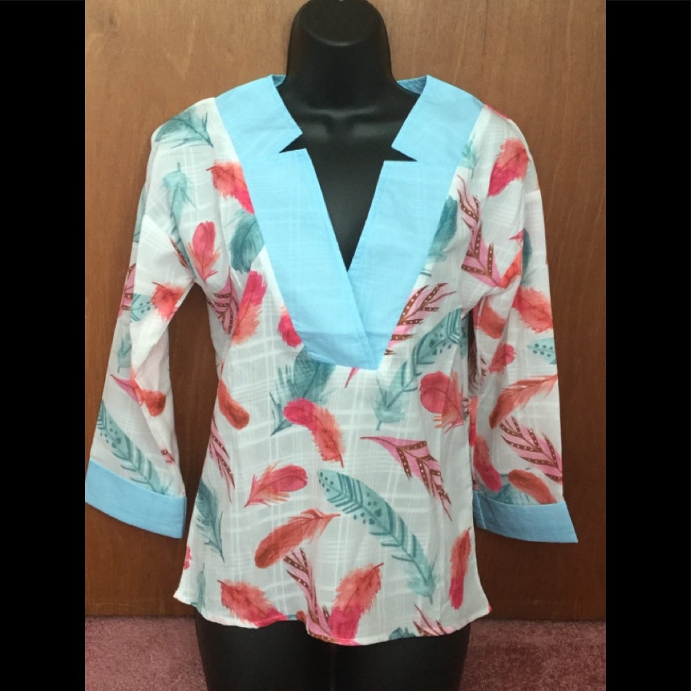 🩷 NWOT Summer Notched NecklineTop